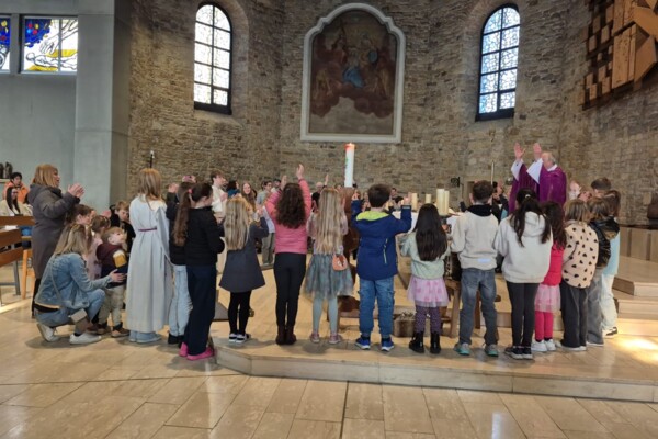 Familiengottesdienst mit Winterverbrennung und Fastenessen in Hochdorf