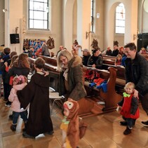 Faschingsgottesdienst 2018 in St. Medardus mit Band Regenbogen