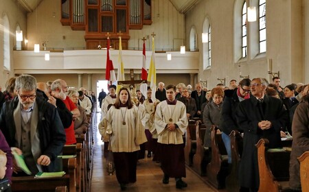 Album mit Titel 50-jähriges Priesterjubiläum von Pfarrer Matt