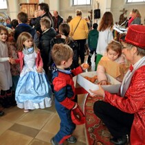 Faschingsgottesdienst 2018 in St. Medardus mit Band Regenbogen