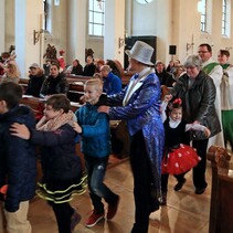 Faschingsgottesdienst 2018 in St. Medardus mit Band Regenbogen