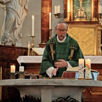 Faschingsgottesdienst 2018 in St. Medardus mit Band Regenbogen